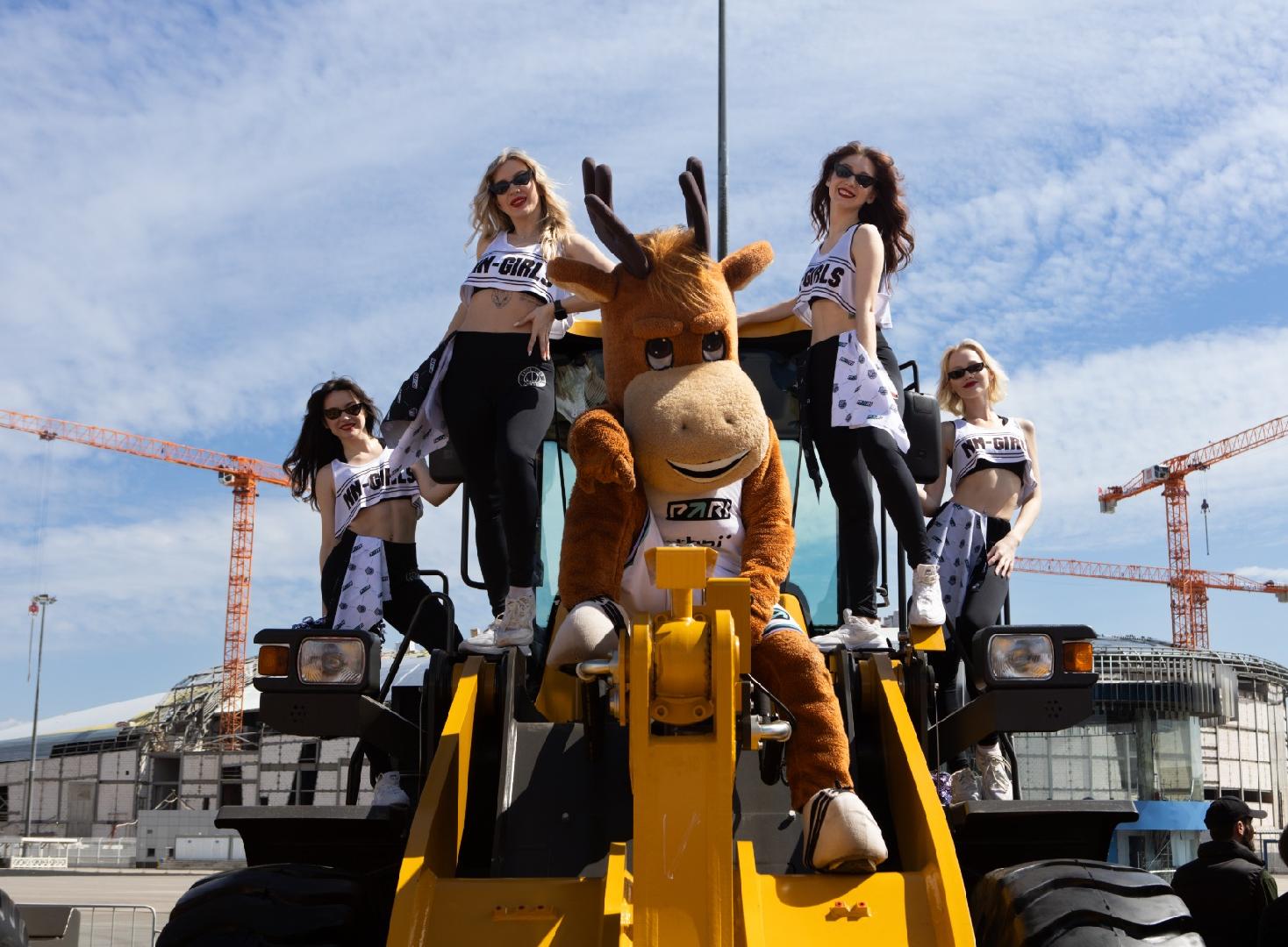 Изображение к статье «Трюльник, ковш и баскетбол: В Нижнем прошёл Top Driver Excavator Challenge» Изображение к статье «Трюльник, ковш и баскетбол: В Нижнем прошёл Top Driver Excavator Challenge»
