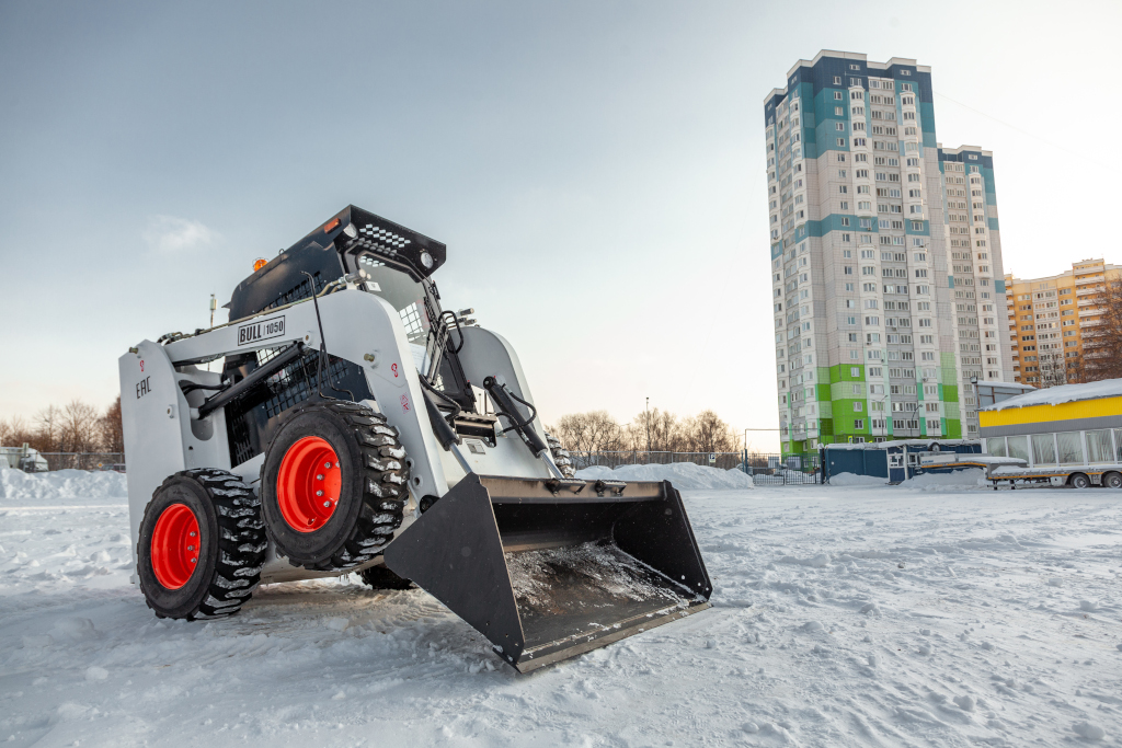 Изображение к статье «Первые отгрузки мини-погрузчика BULL SL1050 в Москве!» Изображение к статье «Первые отгрузки мини-погрузчика BULL SL1050 в Москве!»