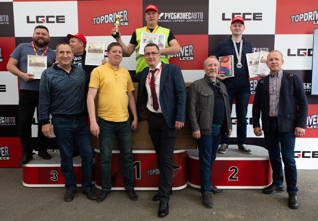 Трюльник, ковш и баскетбол: В Нижнем прошёл Top Driver Excavator Challenge