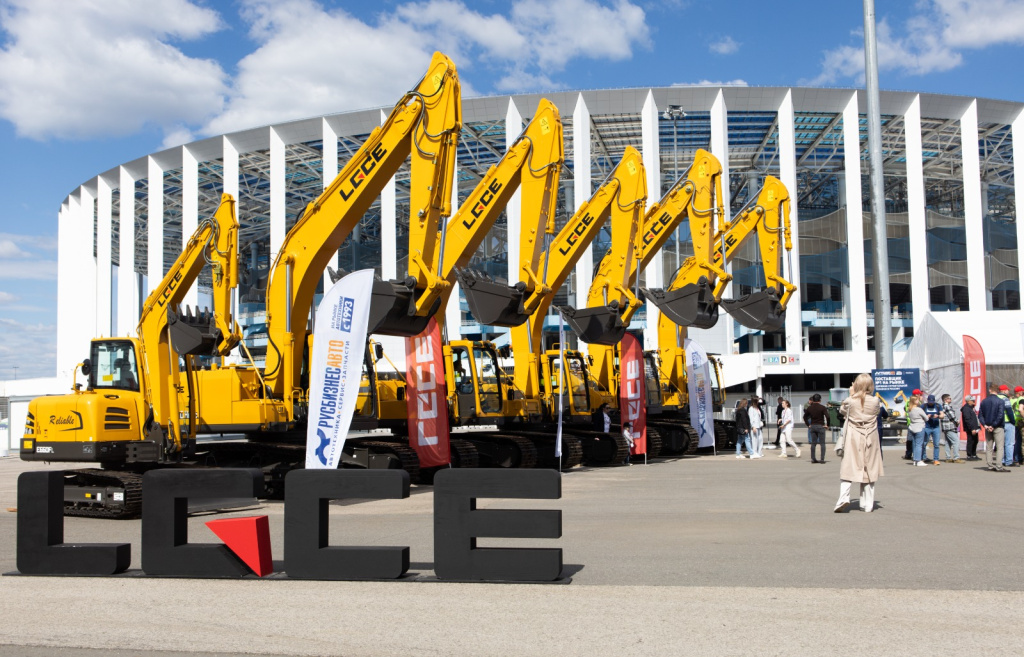 Трюльник, ковш и баскетбол: В Нижнем прошёл Top Driver Excavator Challenge