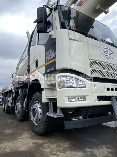 Купить КС 55721-7В ПИОНЕР автокран 35 т., с гуськом (FAW-3310) ОВАЛОИД колесная формула 8х4 в компании Русбизнесавто - изображение 2