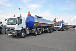 Полуприцеп-цистерна SF3B38 (термос, снаружи НЕРЖ-ка, темные нефтепродукты)