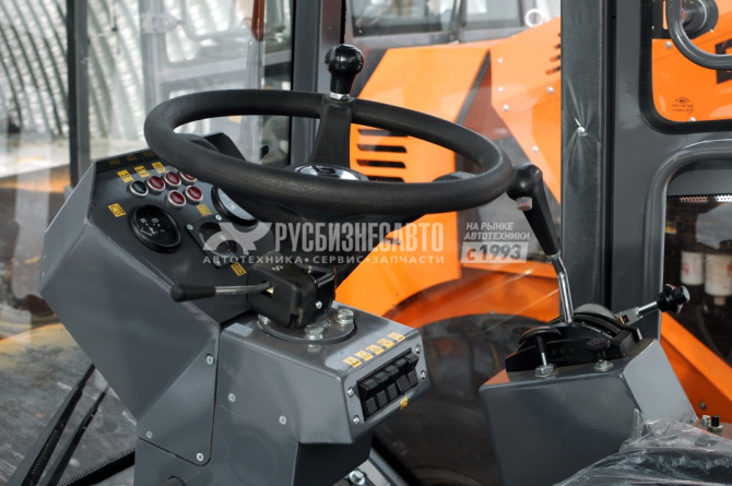 Купить Каток грунтовый полноприводный DM-617 (двигатель ЯМЗ, масса 16т) в компании Русбизнесавто - изображение 6