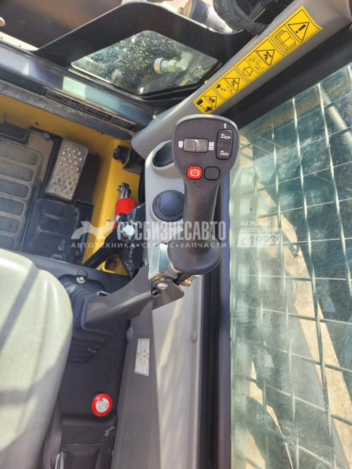 Купить Мини-погрузчик New Holland L323 б/у (2021 г.в. 1 468 м/ч)(Вилы+ковш+щётка) в компании Русбизнесавто - изображение 9