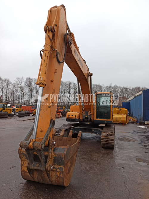 Купить Экскаватор гусеничный HYUNDAI R260LC-9S б/у (2018 г., 3 200 м.ч.) в компании Русбизнесавто - изображение 1