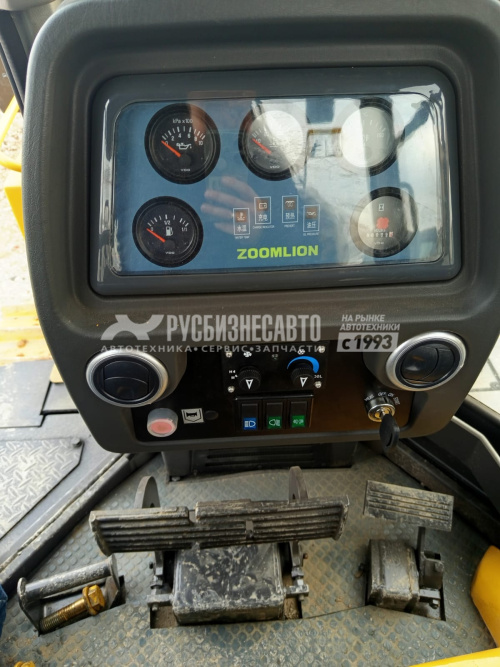 Купить Бульдозер гусеничный ZOOMLION ZD220-3 (кондиционер, гусеница 560мм, однозубый рыхлитель) в компании Русбизнесавто - изображение 4