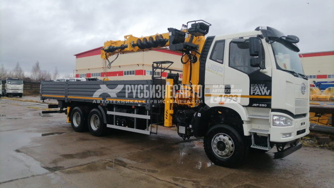 Купить КМУ FAW 3250 (6*4, 390л.с., Евро-5) + SOOSAN SCS866LS верх.упр. + бур 400мм. + борт сталь 8,0м. в компании Русбизнесавто - изображение 1