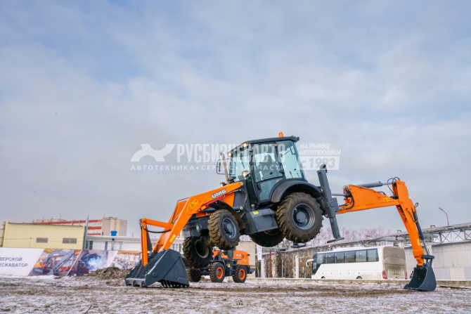 Купить Экскаватор-погрузчик UMG TLB 827 в компании Русбизнесавто - изображение 0