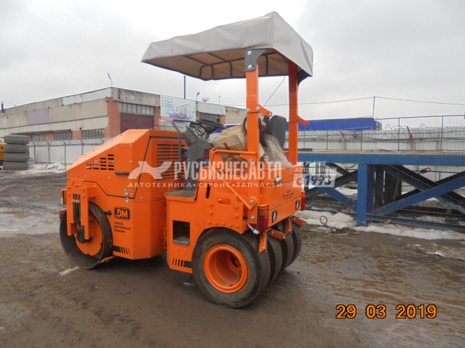 Купить Каток тротуарный комбинированный  ZDM-03-VC (масса 3т., шир. вальца 1,2м) в компании Русбизнесавто - изображение 10