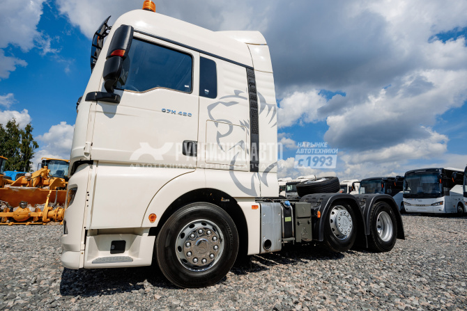 Купить Тягач SITRAK C7H MAX 6x2 ( ZZ4256V363HE1 ) / с АДР и КОМ / Pusher (средняя подъем.ось) в компании Русбизнесавто - изображение 1
