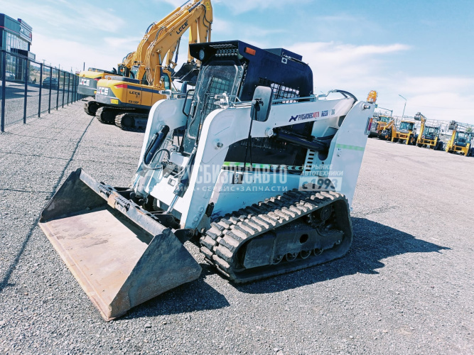 Купить МИНИ-ПОГРУЗЧИК ГУСЕНИЧНЫЙ BULL SLC1500 б/у  (2022 г.в., 120м*ч) (2653) в компании Русбизнесавто - изображение 1