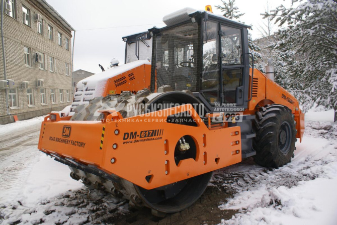 Купить Каток грунтовый полноприводный DM-617 (двигатель ЯМЗ, масса 16т) в компании Русбизнесавто - изображение 2