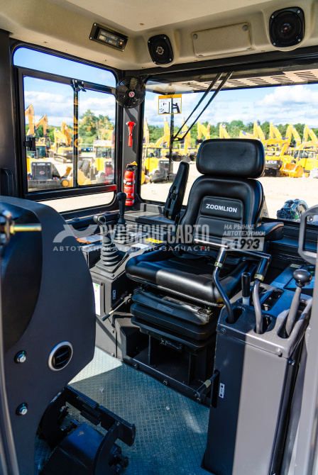 Купить Бульдозер гусеничный ZOOMLION ZD340G (кондиционер, гусеница 560мм, однозубый рыхлитель) в компании Русбизнесавто - изображение 1