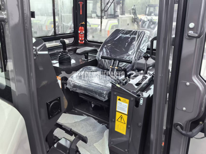 Купить Бульдозер гусеничный ZOOMLION ZD260GMGP (кондиционер, гусеница 910мм, без рыхлителя) в компании Русбизнесавто - изображение 7