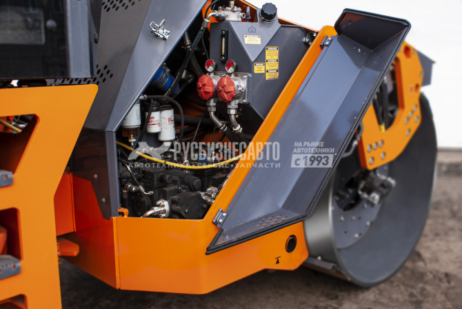 Купить Каток дорожный двухвальцовый вибрационный DM-7.7-VD (вес 7,95 т. шир. вальца 1,7 м, ЯМЗ) в компании Русбизнесавто - изображение 3