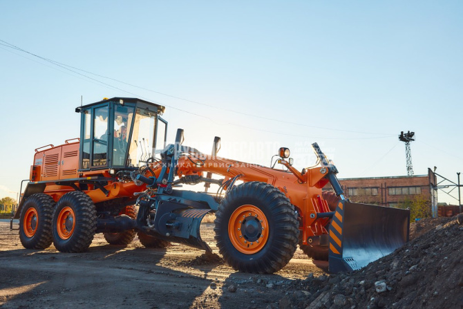 Купить Автогрейдер UMG ДЗ-250 (полноприводный) в компании Русбизнесавто - изображение 0