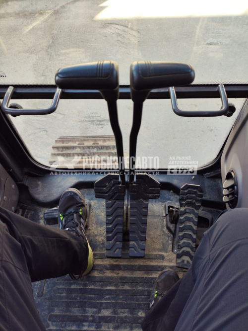 Купить Экскаватор гусеничный LOVOL FR330D б/у (2022 г.в., 2 424 м.ч.)(0561) в компании Русбизнесавто - изображение 6