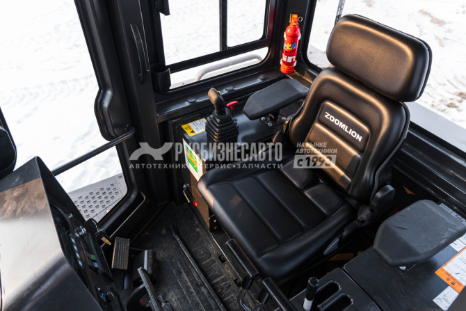 Купить Бульдозер гусеничный ZOOMLION ZD170G (план. отвал, кондиционер, гусеница 510мм, без рыхлителя) в компании Русбизнесавто - изображение 1