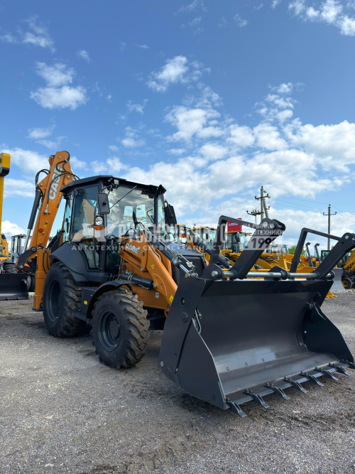 Купить Экскаватор-погрузчик CASE 570SV (с параллельной стрелой и вилами, Индия) в компании Русбизнесавто - изображение 1