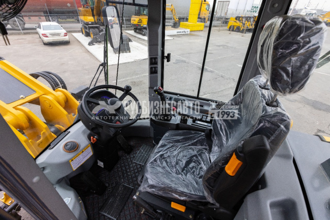 Купить Погрузчик фронтальный с телескопической стрелой BULL SL300T в компании Русбизнесавто - изображение 0