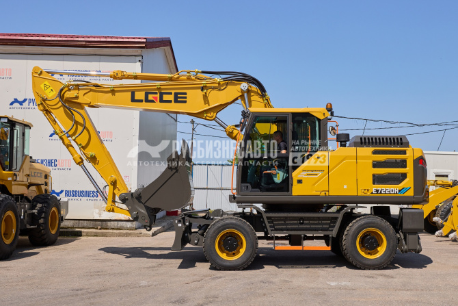 Купить Экскаватор колесный LGCE E7220H (Квик-каплер гидр, Двухпоточная гидролиния (X3)) в компании Русбизнесавто - изображение 1