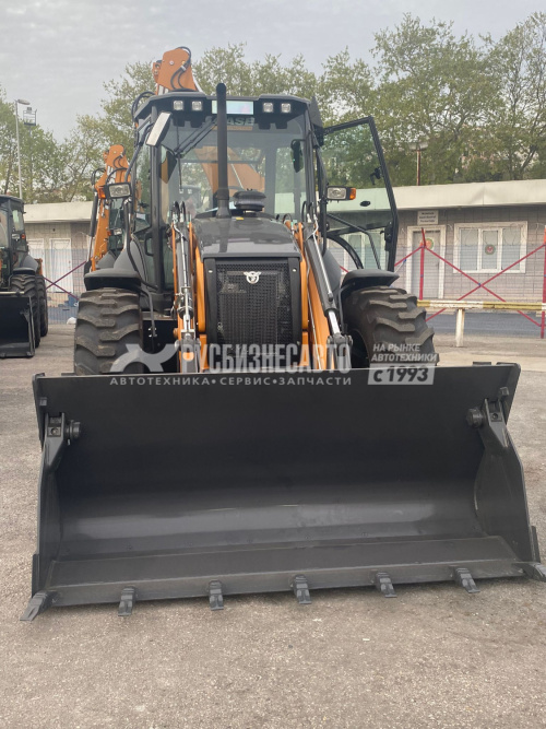 Купить Экскаватор-погрузчик CASE 695SV Performance (Tier 3, рычаги сзади, без вил, Италия) в компании Русбизнесавто - изображение 1