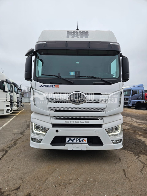 Купить Седельный тягач FAW J7 6x4, б/у (2023 г., 54 746 км.)(5564)новая резина зад. ось в компании Русбизнесавто - изображение 1