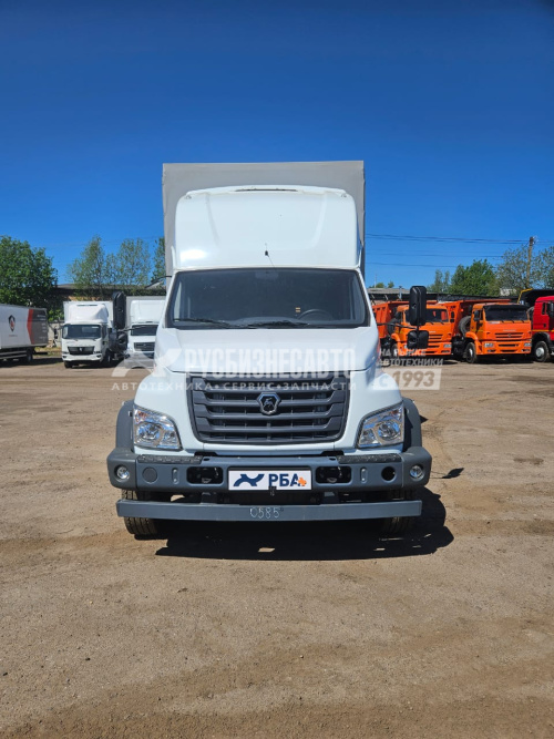 Купить ГАЗ-C41RB3 Газон NEXT бортовой, шторный, два спальника, 10 т.(2023 г.в., 2 120 км.) (0585) в компании Русбизнесавто - изображение 3