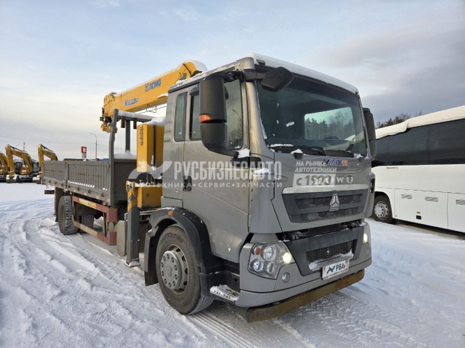 Купить Бортовой HOWO T5G 4х2 с КМУ XCMG SQS200RU-6 б/у (2023 г.в., 35 598 км.) (0394) в компании Русбизнесавто - изображение 0