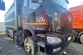  Самосвал FAW J6 (8x4) б/у (2023 г.в. 56 230 км.)(9869) - новая резина