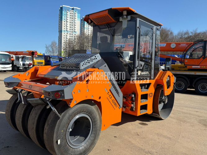 Купить Каток дорожный комбинированный вибрационный DM-13-VC (вес 13 т, шир. полосы 2 м) в компании Русбизнесавто - изображение 17