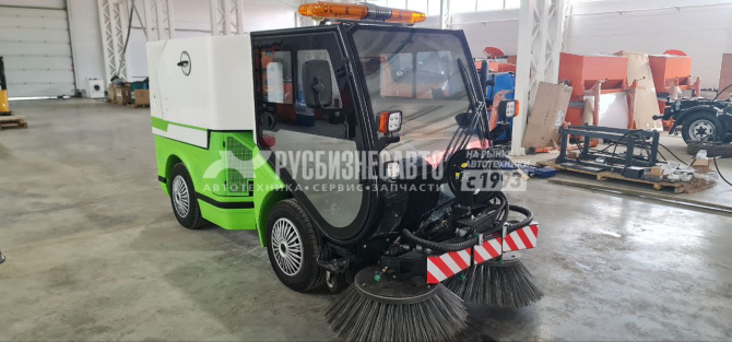 Купить Универсальная подметальная машина RONKING RG8240 (объем бункера для смета 1.5 куб/м) в компании Русбизнесавто - изображение 1