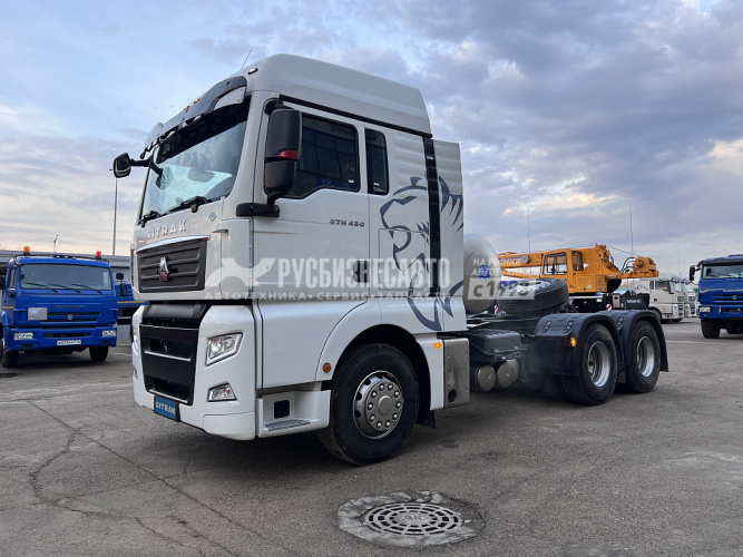 Купить Тягач SITRAK C7H 6x4 ( ZZ4256V384HE1L ) / без АДР и КОМ / СПГ / LNG (сжиж.метан) / МКПП в компании Русбизнесавто - изображение 1