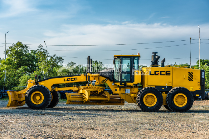 Купить Автогрейдер LGCE G9290 (передний отвал, средний отвал) в компании Русбизнесавто - изображение 1