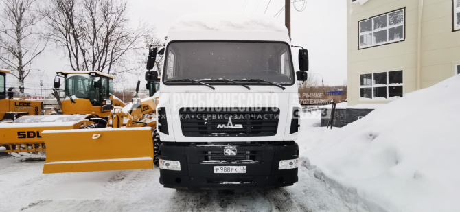Купить Тягач 6х4 МАЗ-643028-520-012 б/у (2018 г., 409 115 км.) в компании Русбизнесавто - изображение 1