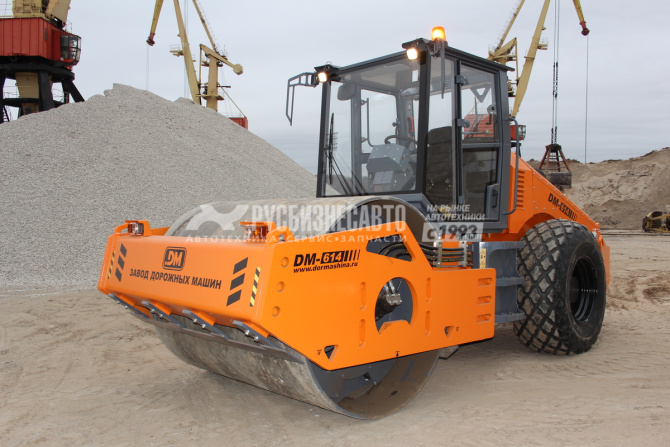 Купить Каток грунтовый полноприводный DM-614 (двигатель ЯМЗ, масса 14т) в компании Русбизнесавто - изображение 0