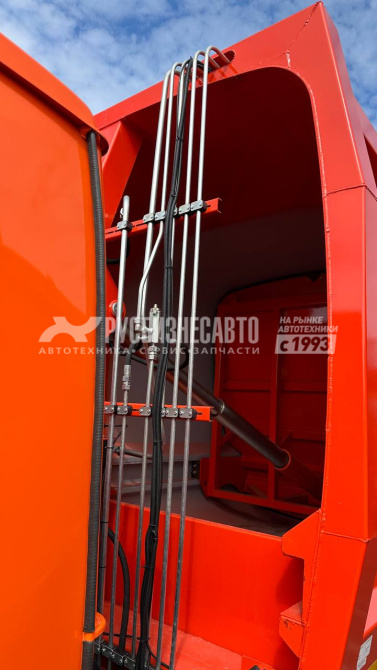 Купить КО-427-72 на шасси КАМАЗ 53605-3950-48 Мусоровоз с задней загрузкой, портал, 18,5 м3 в компании Русбизнесавто - изображение 17