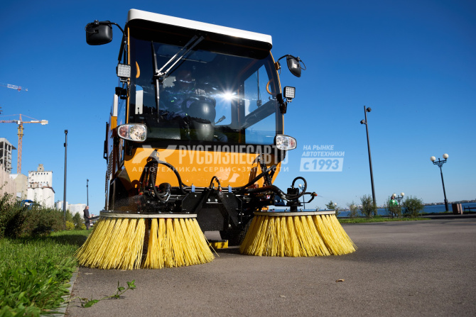 Купить Универсальная подметальная машина «SWEEPER» ММК-2000 (пылесос, объем бункера для смета 2 куб/м) в компании Русбизнесавто - изображение 2