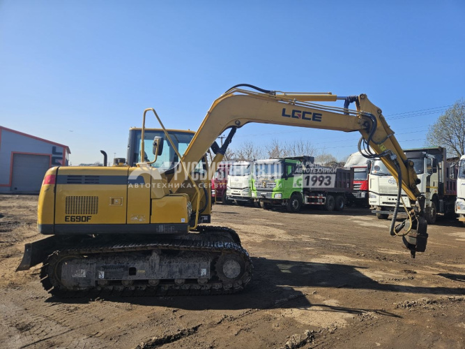 Купить Экскаватор гусеничный LGCE E690F двухпоточная  гидролиния б/у (2024 г.в., 1038 м.ч)(0010) в компании Русбизнесавто - изображение 2