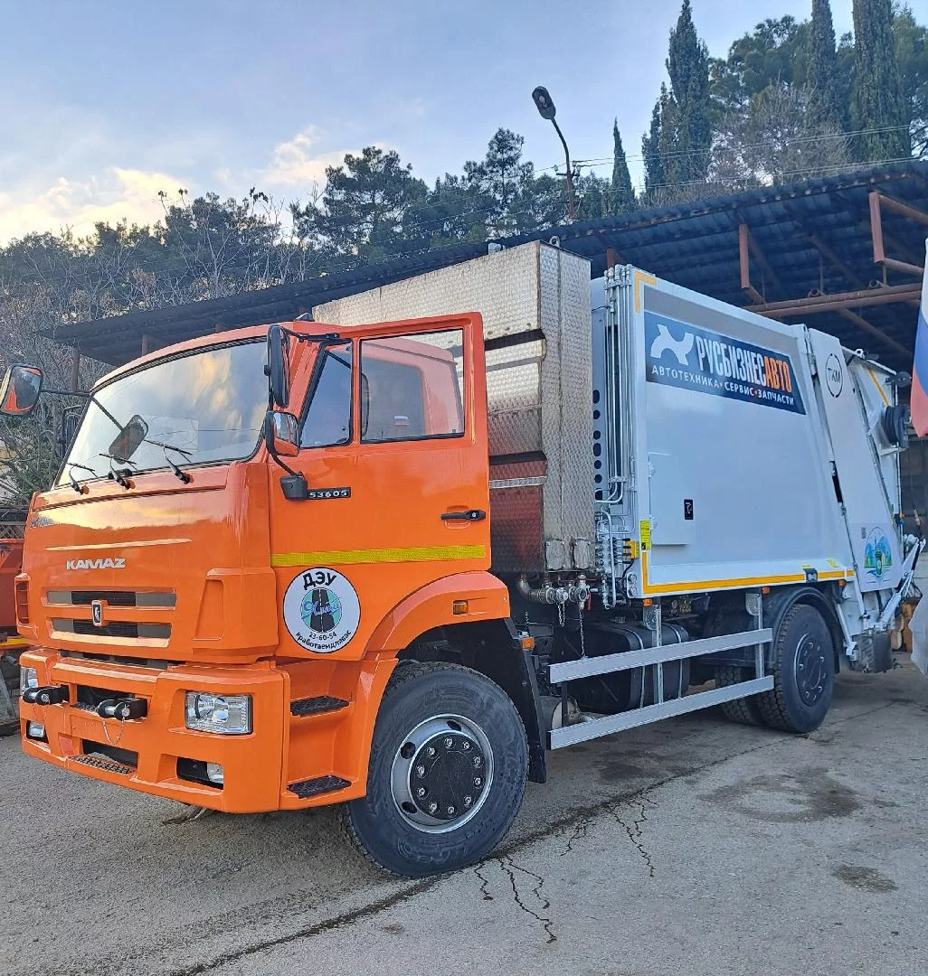 Изображение к статье ««РУСБИЗНЕСАВТО» ОТГРУЗИЛА В КРЫМУ ВЫСОКОЭФФЕКТИВНЫЙ МУСОРОВОЗ С ЭКОЛОГИЧНЫМ ФУНКЦИОНАЛОМ»