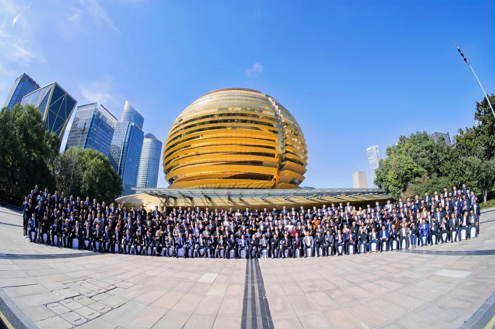 Изображение к статье ««Русбизнесавто» признан «Лучшим дилером LGCE (SDLG)» на глобальном саммите в Китае»