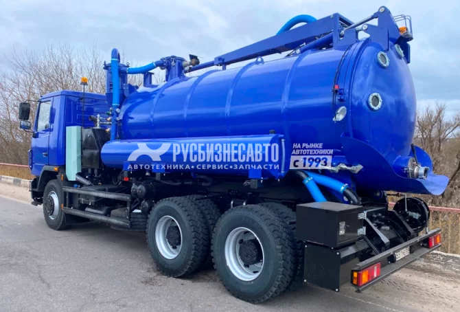 Купить КО-530-05 МАЗ-631226-585-042 (ил 10м3, вода 1300 л, насос ВН-600, сист. гидроразмыва) в компании Русбизнесавто - изображение 0