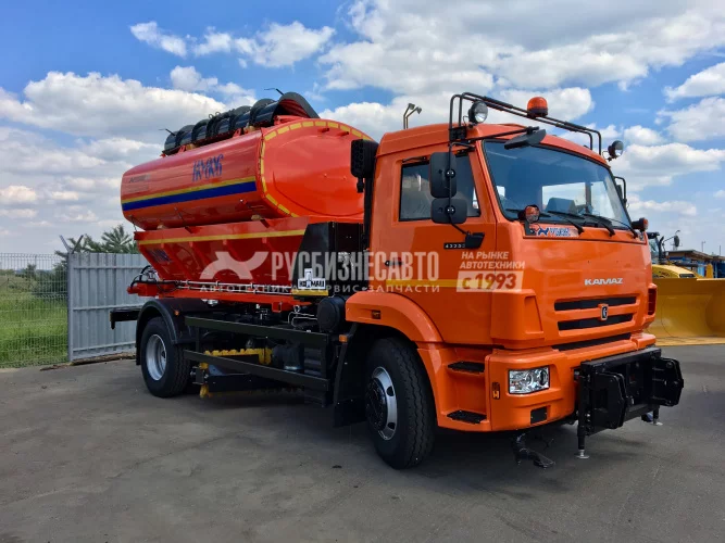 Купить КО-806 на шасси КАМАЗ-43253-2010-69 (ПС-4,5+ПМ(низконапорн. мойка)-7,8+отв.-3+щет.) Е-5 (КДМ) в компании Русбизнесавто - изображение 1